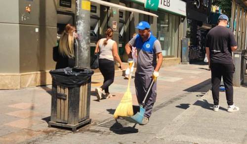Odunpazarı’nın işlek caddelerinde temizlik mesaisi