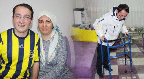 Oğlunu üniversiteye kadar sırtında taşıdı