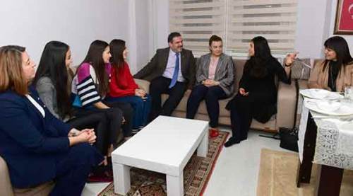 Öğrenci evine sürpriz ziyaretçi