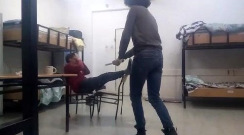 Öğrenci yurdunda korkunç işkence kamerada!