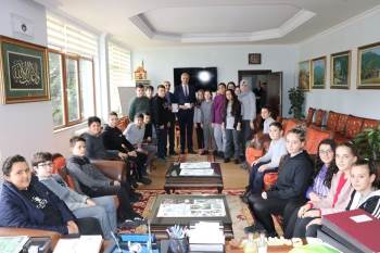 Öğrenciler, Harçlıklarını Depremzedelere Bağışladı
