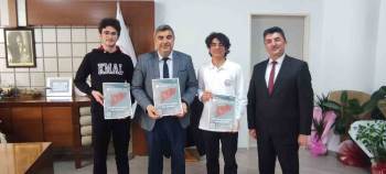 Öğrenciler Hazırladıkları Okul Dergisi Sünnetci’Ye Takdim Etti
