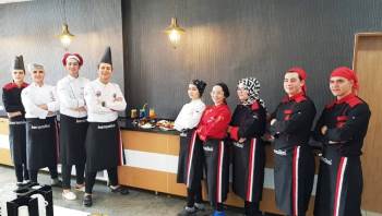 Öğrenciler Hem Öğreniyor, Hem De Para Kazanıyor
