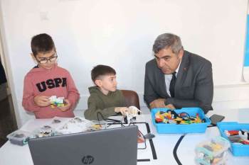 Öğrenciler Kendin Yap Atölyelerinde Kendilerini Geliştiriyor
