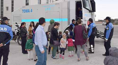 Öğrenciler polis amcalarını ziyaret etti