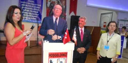 ÖĞRENCİLER RESİM SERGİSİ AÇTI