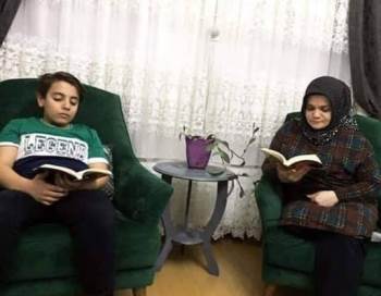 Öğrenciler Velileriyle Hergün Yarım Saat Evde Kitap Okuyor
