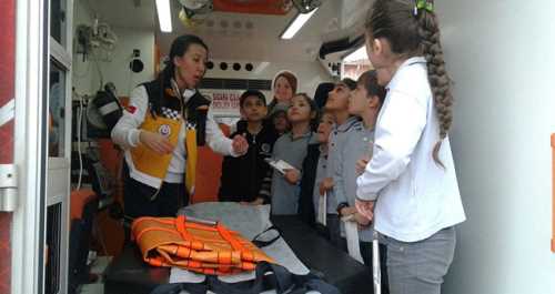 ÖĞRENCİLER YAŞAMA YOL VERDİ