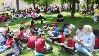 Öğrenciler Yaz Tatiline Kitap Okuyarak Girdi
