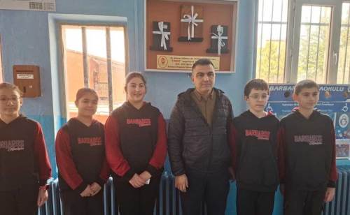 Öğrencilerden 150 bin liralık iyilik: 3 bakkalın borcu kapatıldı!