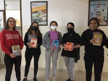 Öğrencilerden Kitap Toplama Kampanyası
