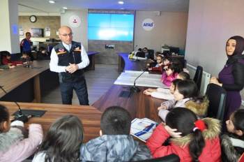 Öğrencilere “Temel Afet Bilinci Eğitimi”
