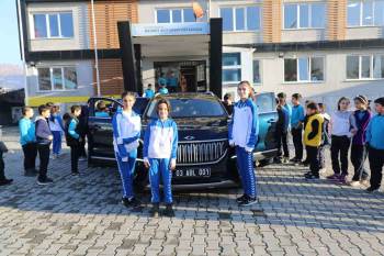 Öğrencilere TOGG'u getirdi!