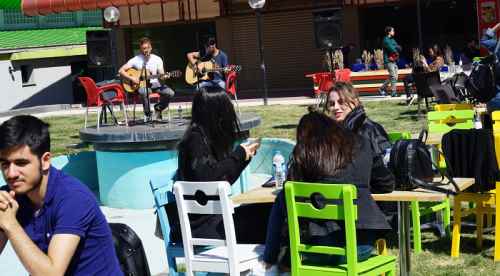Öğrencilere vize öncesi müzik ziyafeti