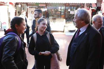 Öğrencilerin Fikirlerine Öncelik Verdi
