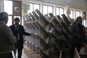 Öğrencilerin Hazırladığı Masa Ve Sıralar İhtiyacı Olan Okullara Gönderiliyor
