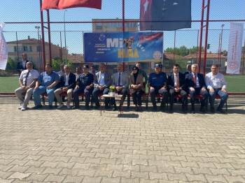 Öğrencilerin Yapmış Oldukları Yarışmada Dereceye Girenlere Hediye Çeki Verildi
