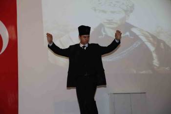 Öğrencilerinden Katılımcıları Duygulandıran Program
