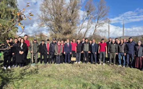 Öğretmen Merve Kaplan anısına 72 fidan dikildi