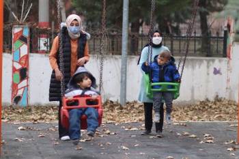 Öğretmen Ve Öğrencilerden Anlamlı Engelliler Günü Videosu
