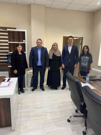 Öğretmen Ve Öğrencilerinden Örnek Davranış
