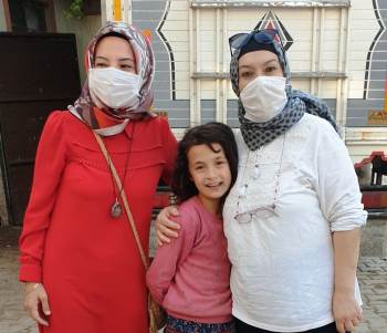 Öğretmenler, 3 Yetim Öğrenciyi Unutmadı
