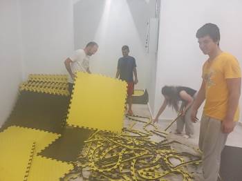 Öğretmenler Yeni Öğretim Yılına Okul Temizliğini Yaparak Başladılar
