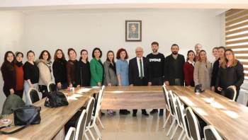 Öğretmenler Yıl Sonu Tiyatro Oyunu İçin Toplandı
