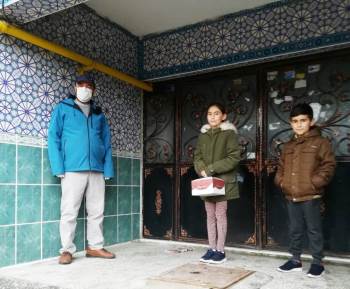 Öğretmenlerden Başarılı Öğrenciye Doğum Günü Sürprizi
