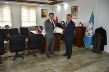 Öğretmenlere Üstün Başarı Belgesi Verildi
