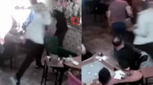 Okey masasında oğlunu ıstaka ile dövdü