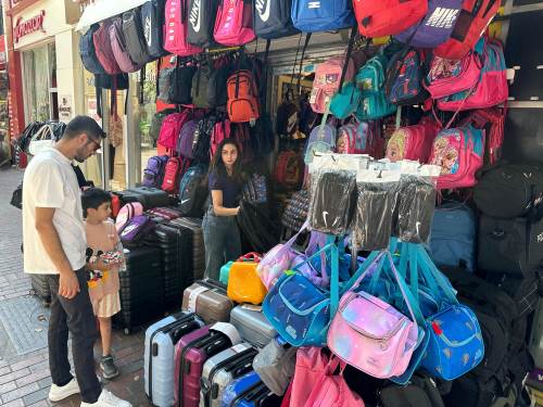 Okul alışverişinde aileler fiyatlardan şikayetçi