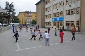 Okul Bahçelerinde Düğün Yapmak Yasaklandı
