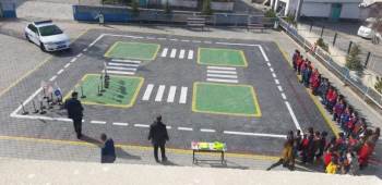 Okul Bahçesine Trafik Eğitim Parkuru
