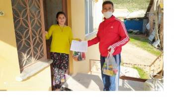 Okul Kantinindeki Bütün Ürünleri Satın Alıp Evlerindeki Öğrencilerine Dağıttılar
