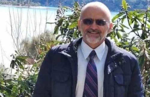 Okul müdürü voleybol maçında hayatını kaybetti