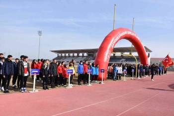 Okul Sporları Genç Erkek Ve Genç Kız Futbol Yarı Final Müsabakaları Başladı
