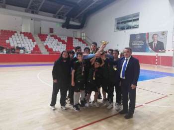 Okullar Arası Hentbol Turnuvasında İl Şampiyonu Oldular
