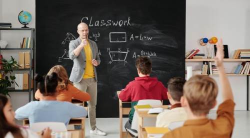 Okullarda ders saatleri kısalacak mı? MEB okullarda yeni müfredatı açıkladı!