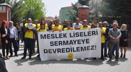 Okullarımızı sermayeye peşkeş çektirmeyeceğiz