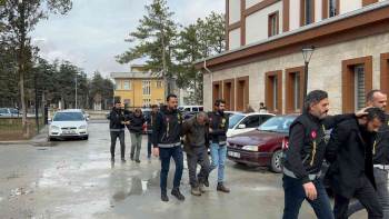 Öldüresiye Dayak Yiyen Şahıs 27 Günlük Yaşam Mücadelesini Kaybetti
