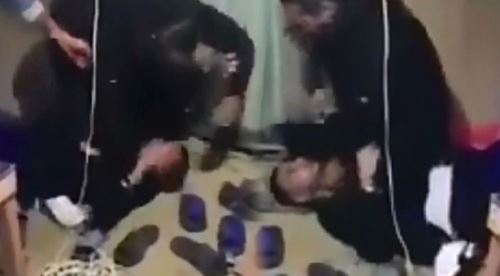 Öldüresiye dövüp sosyal medyada paylaştılar!