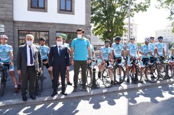 Ömer Halisdemir Bisiklet Turuna Katılanlar Afyonkarahisar’Da
