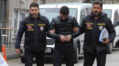 Önce bıçakladı sonra kasayı boşalttı