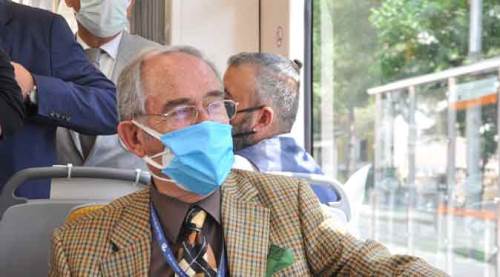 Önce isyan ettiler sonra Büyükerşen’in elini öptüler