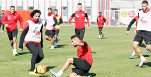 Önce salonda sonra sahada