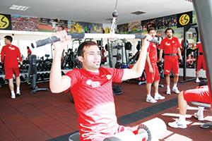 Önce salonda sonra sahada