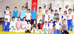 Önce yeşil sahada sonra salonda