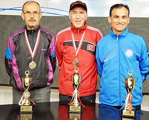 ONLAR RÜZGÂRLA YARIŞIYOR