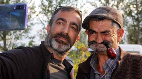 Onu gören hemen fotoğrafını çekiyor!